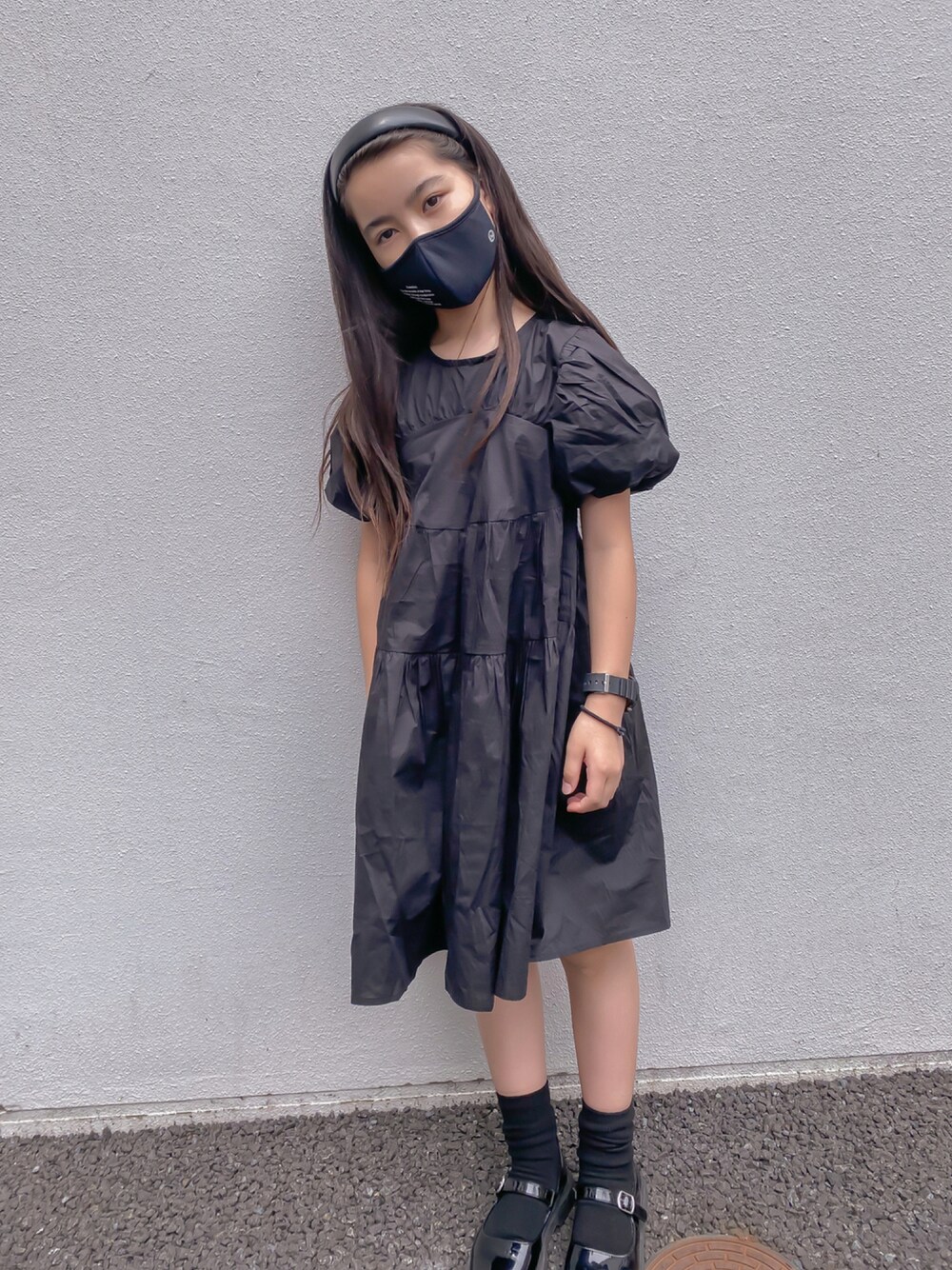 「女の子コーデ、ブラックコーデ、女の子、キッズ、girl、韓国子供服、真っ黒コーデ、ワンピース、ブラックワンピース、パフスリーブ」｜「lauleashopのアイテム（ワンピース、ブラック系）」を使った、mihoさん（キッズ・135cm）の夏コーディネートの1枚目の写真