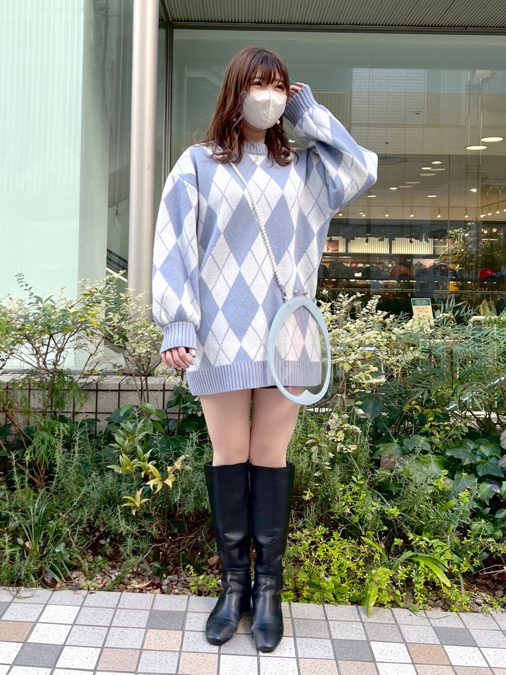 「韓国ファッション、ショートパンツ、きれいめカジュアル、ニット、冬コーデ、ビッグシルエット、ニットワンピース、冬、チュニック、ミニワンピ、推し活、うちわケース、オリーブ デ オリーブ(OLIVE des OLIVE)、OLIVE des OLIVE、骨格ストレート」｜「OLIVE des OLIVEのアーガイルチュニック（ニット/セーター、ブルー系）」を使った、ななみんさん（レディース・158cm）の冬コーディネートの1枚目の写真