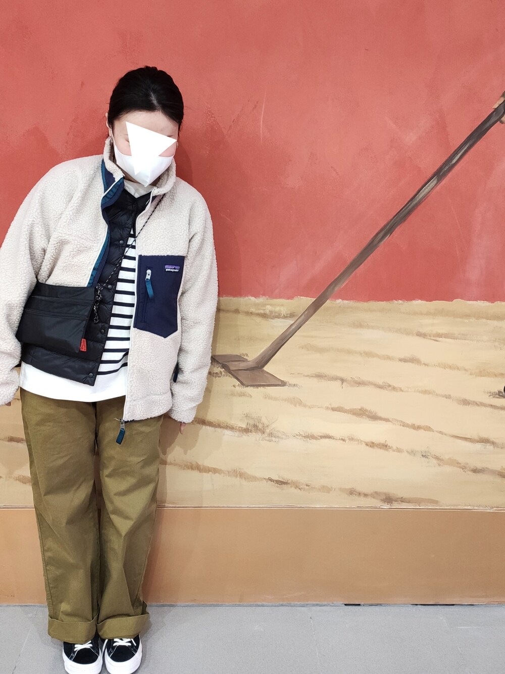 「ootd、converse、GAP、patagonia、UNIQLO、outdoor」｜「GAPのアイテム（チノパンツ、イエロー系）」を使った、ko_mo_moさん（レディース・158cm）の冬コーディネートの1枚目の写真