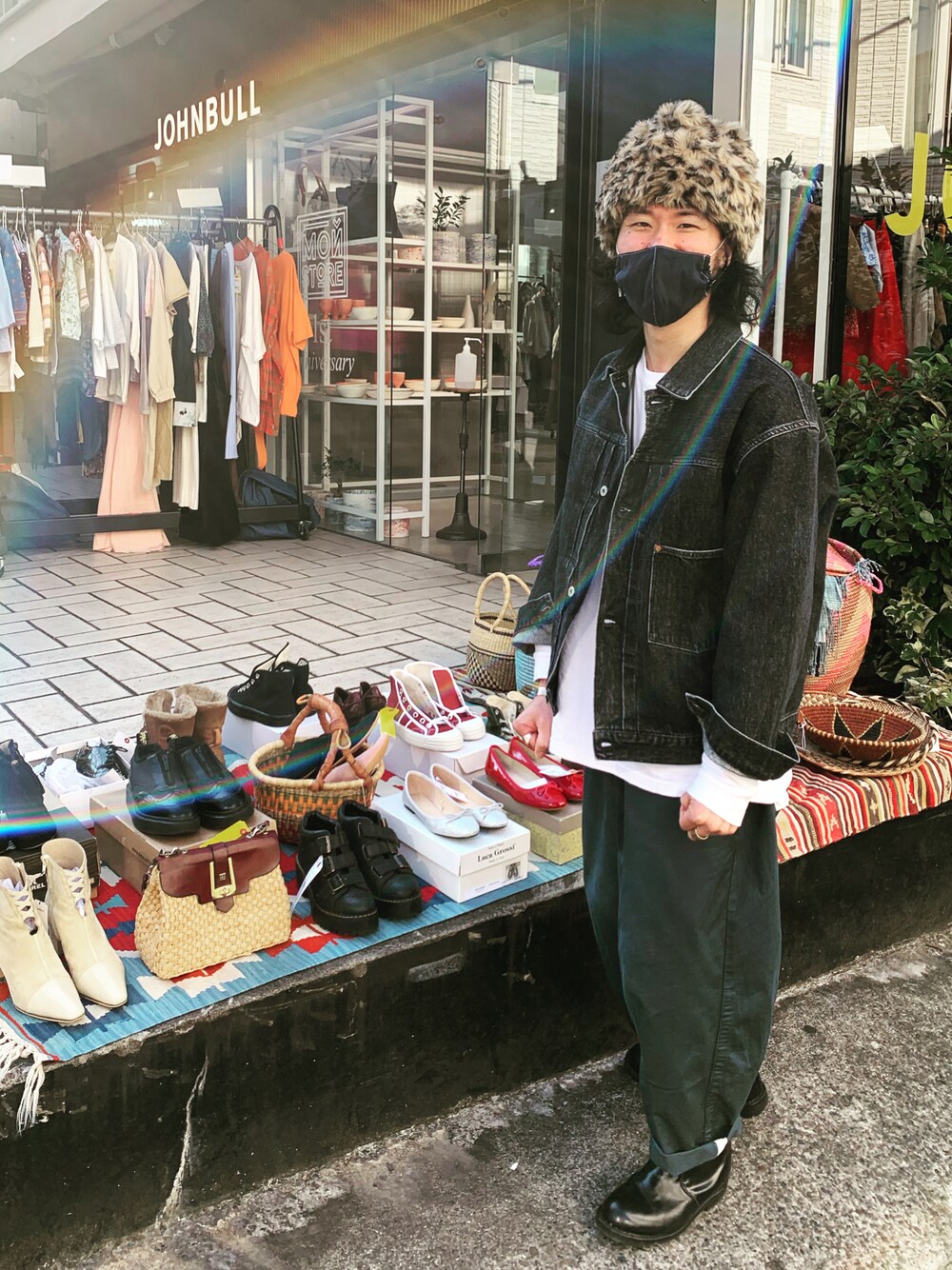 「johnbull、Johnbull Private labo、ジョンブル、ジョンブル　プライベート　ラボ(Johnbull Private labo)、ジージャン、ワイドパンツ、テーパードパンツ、チノパン、カジュアル、レオパード、ブーツ、秋のコーデ、フリース、ニット帽、オーバーサイズ」｜「Johnbullのデニムジャケットファーストモデル(ID213)（デニムジャケット、ブラック系）」を使った、dasさん（メンズ・176cm）の秋コーディネートの1枚目の写真