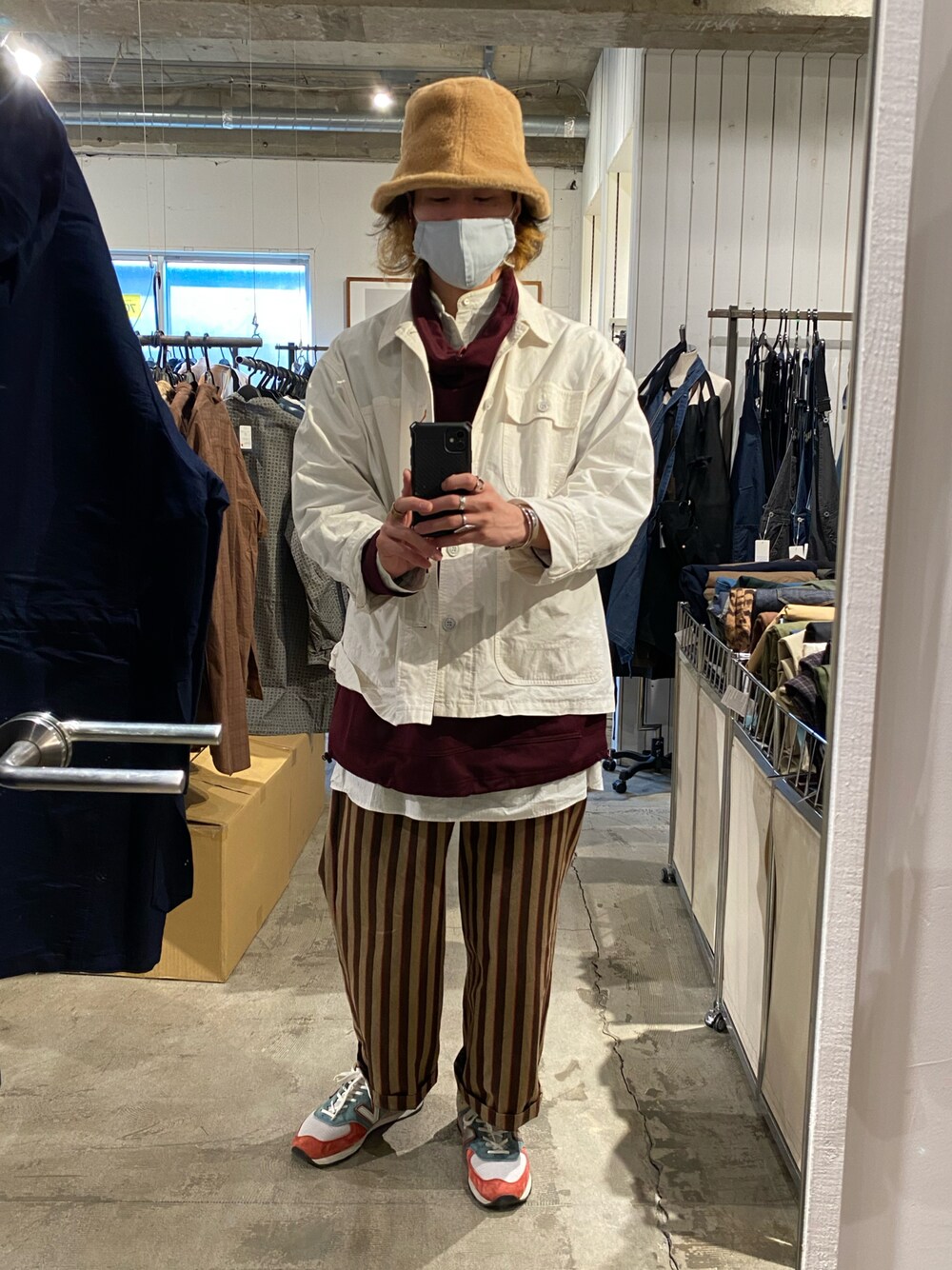 「johnbull、Johnbull Private labo、ジョンブル、ジョンブル　プライベート　ラボ(Johnbull Private labo)、カバーオール、柄パンツ、ストライプパンツ、ハット、ゆるコーデ、オーバーサイズ、レイヤードスタイル、年末WEAR感謝祭、冬コーデ、ストリートコーデ、ワイドパンツ」｜「FREAK'S STOREのファーチューリップハット（ハット、イエロー系）」を使った、dasさん（メンズ・176cm）の冬コーディネートの1枚目の写真