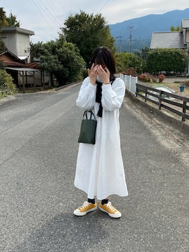 「チャックテイラー」｜「アイテム（シャツワンピース）」を使った、ミクさん（レディース・162cm）の秋コーディネート