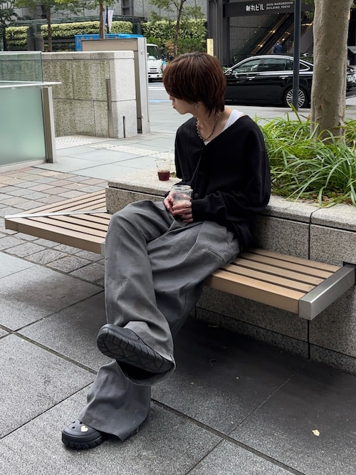 「THE CLE（ザクレ）のV-NECK CARDIGAN（カーディガン/ボレロ）」を使った、がんさん（メンズ・177cm）の秋コーディネート