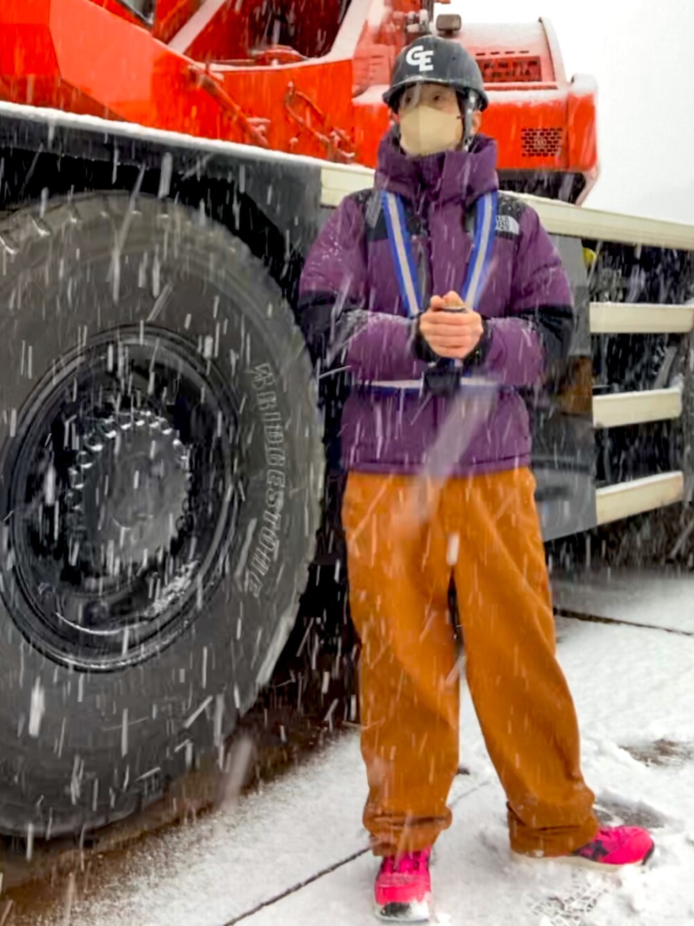 「今日のコーデ、THE NORTH FACE、ダウンジャケット、つなぎ、仕事着、ワークスタイル」｜「THE NORTH FACEの#【THE NORTH FACE/ザノースフェイス】Baltro Light JACKT/バルトロライトジャケット（ダウンジャケット/コート、パープル系）」を使った、shin5netさん（メンズ・167cm）の冬コーディネートの1枚目の写真