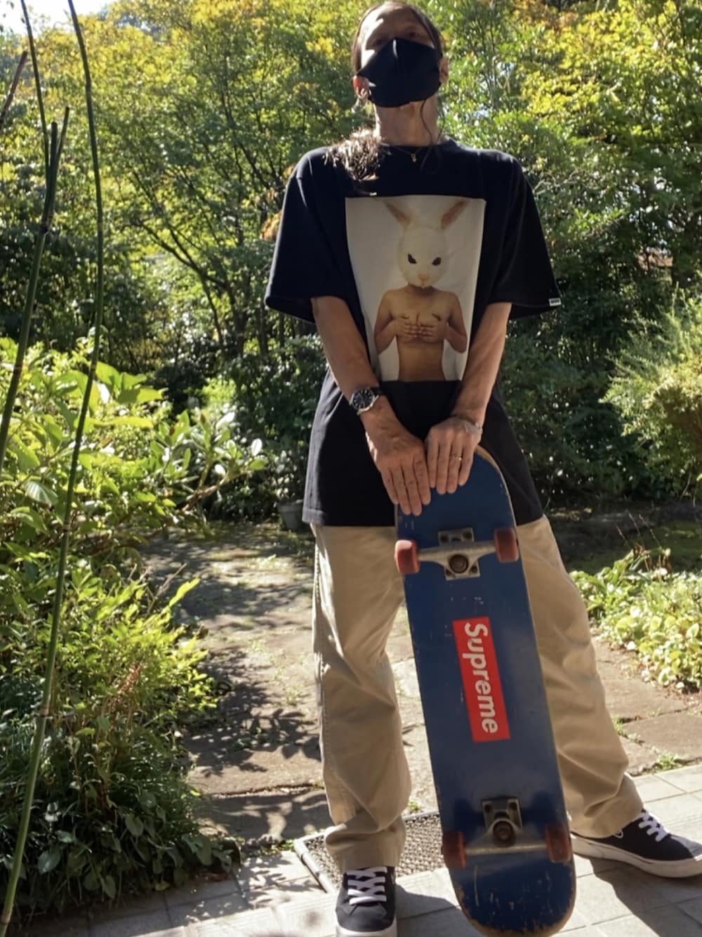 「スニーカー、ビッグシルエット、NIKE、秋のコーデ、ストリート、supreme、オーバーサイズ、スポーツミックス、ストリートMIX」｜「CHROME HEARTSのアイテム（ネックレス、ゴールド系）」を使った、shin5netさん（メンズ・167cm）の秋コーディネートの1枚目の写真
