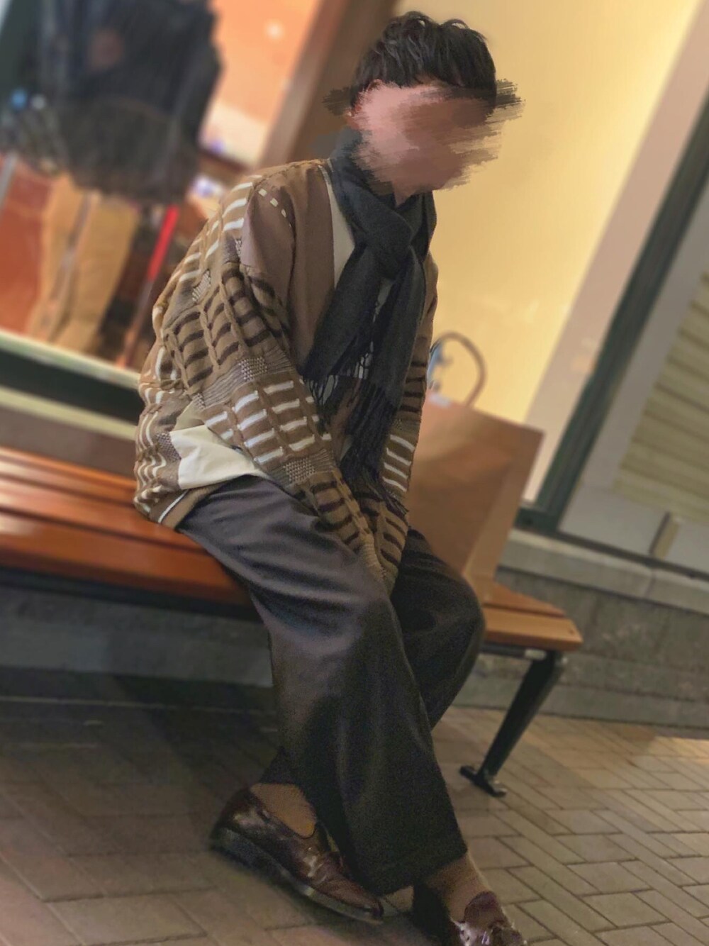 「休日スタイル、冬コーデ、古着MIX、お洒落さんとつながりたい、UNIQLO、ニット、オーバーサイズ、冬のコーデ、革靴、マフラー」｜「UNIQLOのアイテム（その他小物、グレー系）」を使った、entaさん（メンズ・176cm）の冬コーディネートの1枚目の写真