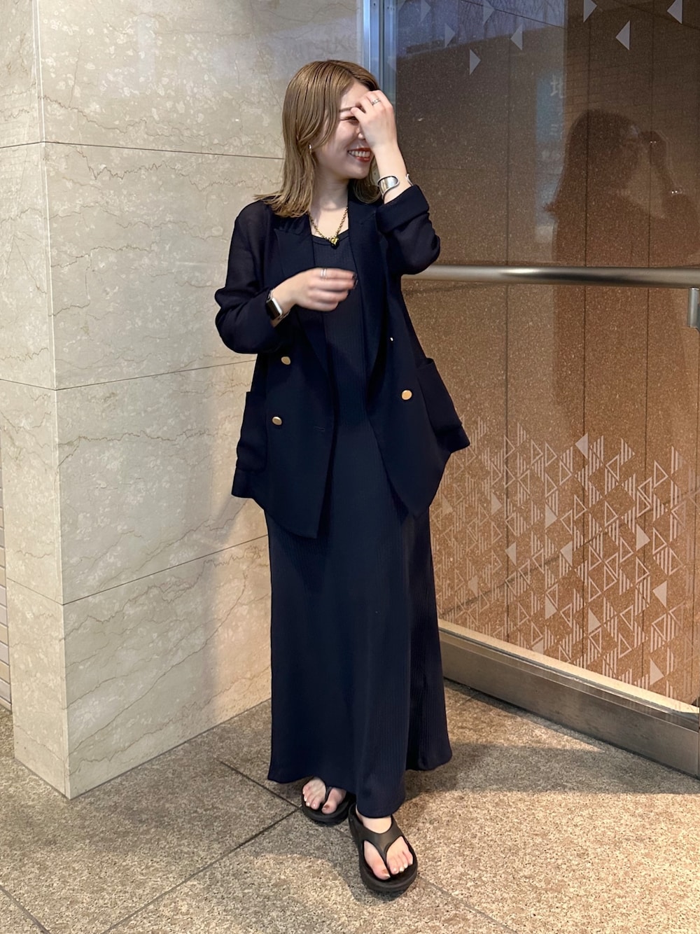 「シンプルコーデ、お出かけコーデ、きれいめカジュアル、夏コーデ、着回しコーデ、低身長女子、ジャケット、ネイビー、ワントーンコーデ、ワンピース、ワンピーススタイル」｜「DouDouのランダムリブ2WAYタンクワンピース（ワンピース、ブルー系）」を使った、doudouyukieさん（レディース・152cm）の夏コーディネートの1枚目の写真
