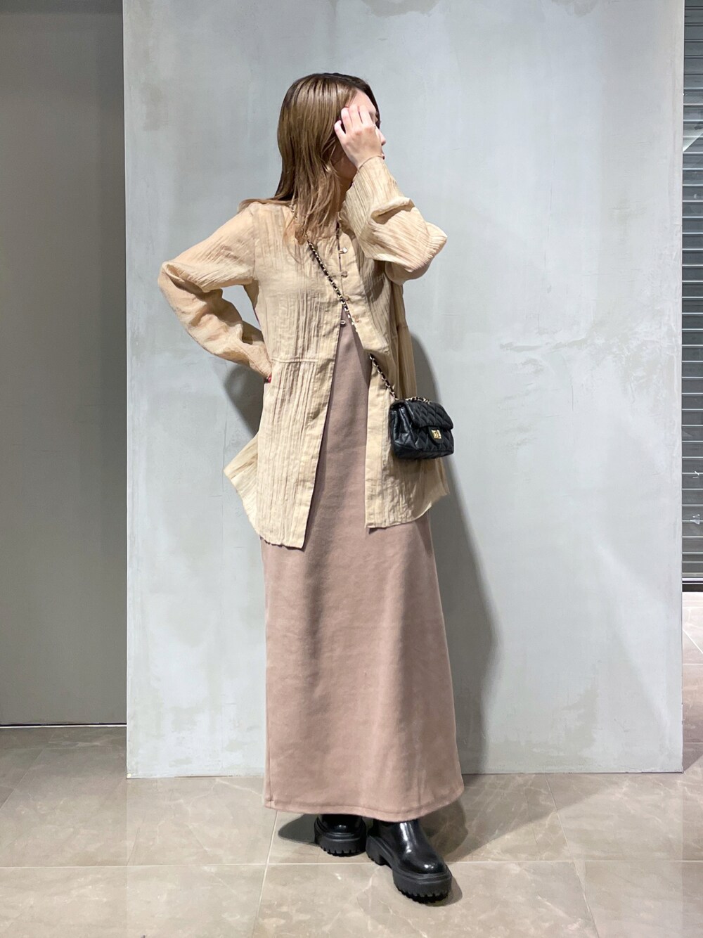 「秋冬コーデ、秋コーデ、低身長コーデ、秋、秋服準備はじめました、ワンピース、ブーツ、ショートブーツ」｜「DouDouのブラウス＋キャミワンピースセット（ワンピース、ベージュ系）」を使った、doudouyukieさん（レディース・152cm）の秋コーディネートの1枚目の写真