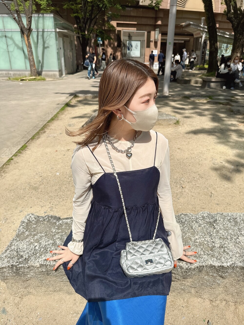 「休日スタイル、低身長女子、きれいめカジュアル、おでかけコーデ、オトナ女子、シアートップス、夏、今日のコーデ、春夏コーデ、ブルー、キャミソール、ミニバッグ」｜「DouDouのキュプラリネンキャミ（キャミソール、ブルー系）」を使った、doudouyukieさん（レディース・152cm）の春コーディネートの1枚目の写真
