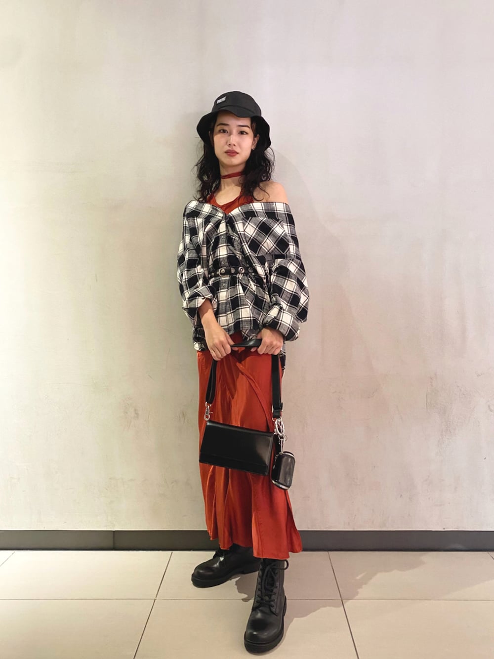 「秋先取りコーデ、マーメイドスカート、Diesel、diesellucua、チェック、ワンピース」｜「DIESELのレディース ワンピース シャツドレス チェック オーバーサイズ（ワンピース、ホワイト系）」を使った、miho kobayakawaさん（レディース・160cm）の夏コーディネートの1枚目の写真