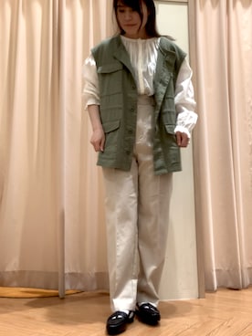 「ベージュパンツ」｜「アイテム（その他アウター）」を使った、ワカツキさん（レディース・153cm）の春コーディネート