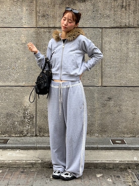 「FILA（フィラ）の【 FILA 別注 】裏毛ファーフードジップパーカー（パーカー、グレー系）」を使った、てりおさん（レディース・162cm）の秋コーディネート