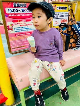 「FRUIT OF THE LOOM（フルーツオブザルーム）のアイテム（スウェット）」を使った、ＴＯＵＲＩさん（キッズ・90cm）の秋コーディネート
