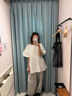 「LOWRYS FARM（ローリーズファーム）のアシメティアードチュニックＳＳ　1049042（シャツ/ブラウス、ホワイト系）」を使った、AYAKAさん（レディース・157cm）の夏コーディネート