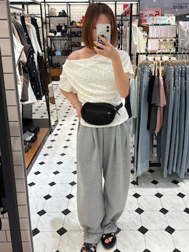「LOWRYS FARM（ローリーズファーム）の【接触冷感・UVカット】カットイージードロストパンツ 1044353（スウェットパンツ、グレー系）」を使った、AYAKAさん（レディース・157cm）の夏コーディネート