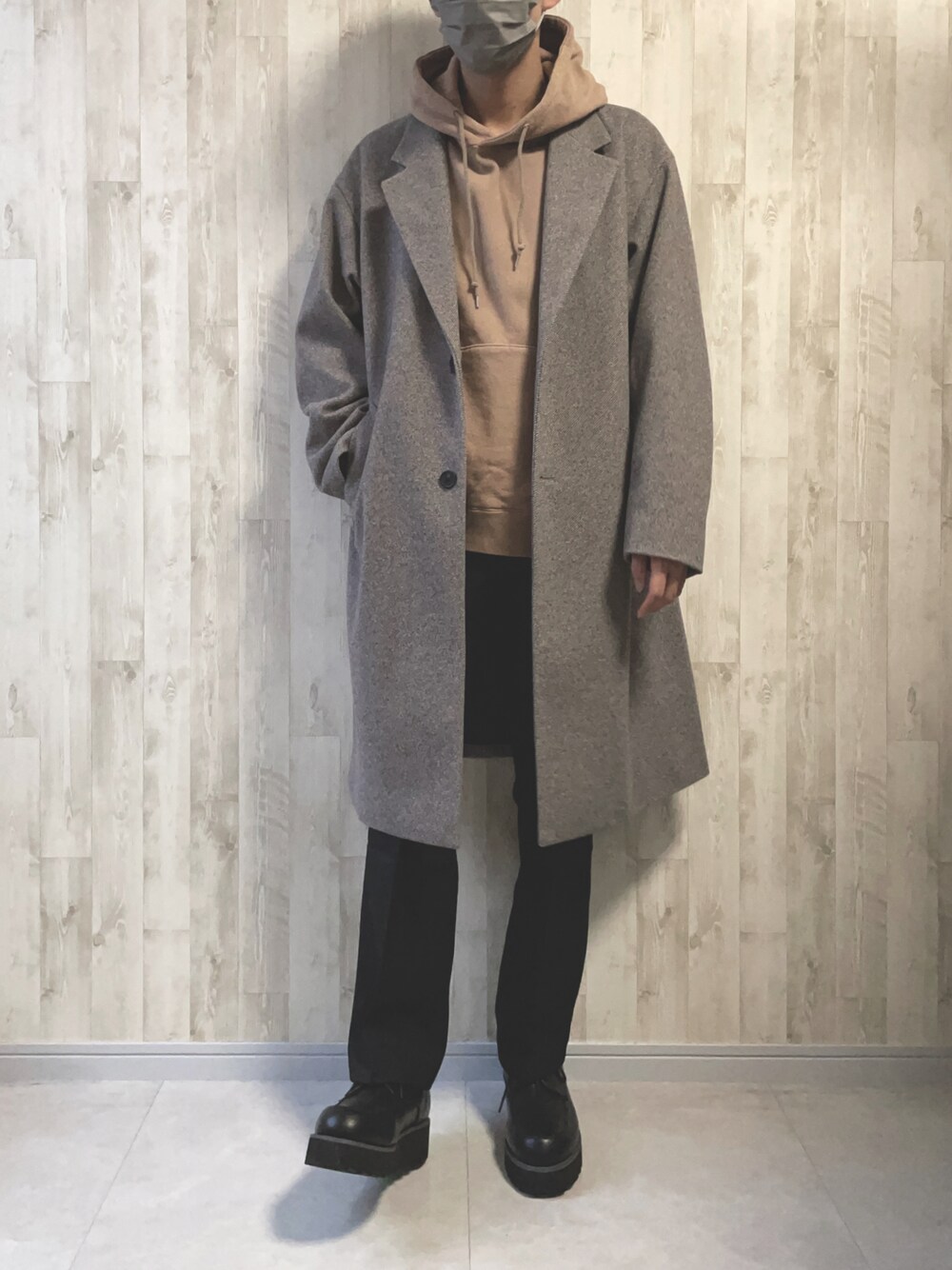 「クリスマスに着たい服、オーバーサイズ、休日コーデ、秋冬コーデ、冬、大人コーデ、レイヤードスタイル、パーカー、オトナカジュアル、きれいめカジュアル、低身長、低身長コーデ、大学生、厚底シューズ、GU」｜「CLELの【CLEL】High Sole Shark Derby Shoes / ハイソール シャーク ダービーシューズ（ドレスシューズ、ブラック系）」を使った、まっくろ🐕さん（メンズ・166cm）の冬コーディネートの1枚目の写真