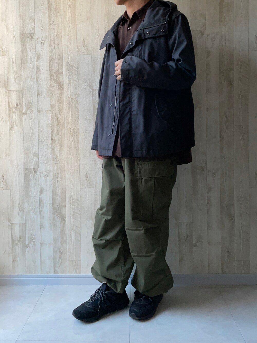 「シンプル、カジュアル、シンプルスタイル、ビックシルエット、パーカー、マウンテンパーカー、カーゴパンツ、GU、GUコーデ、きれいめカジュアル、低身長、低身長コーデ、大学生、プチプラ、プチプラコーデ」｜「GUのアイテム（カーゴパンツ、グリーン系）」を使った、まっくろ🐕さん（メンズ・166cm）の冬コーディネートの1枚目の写真