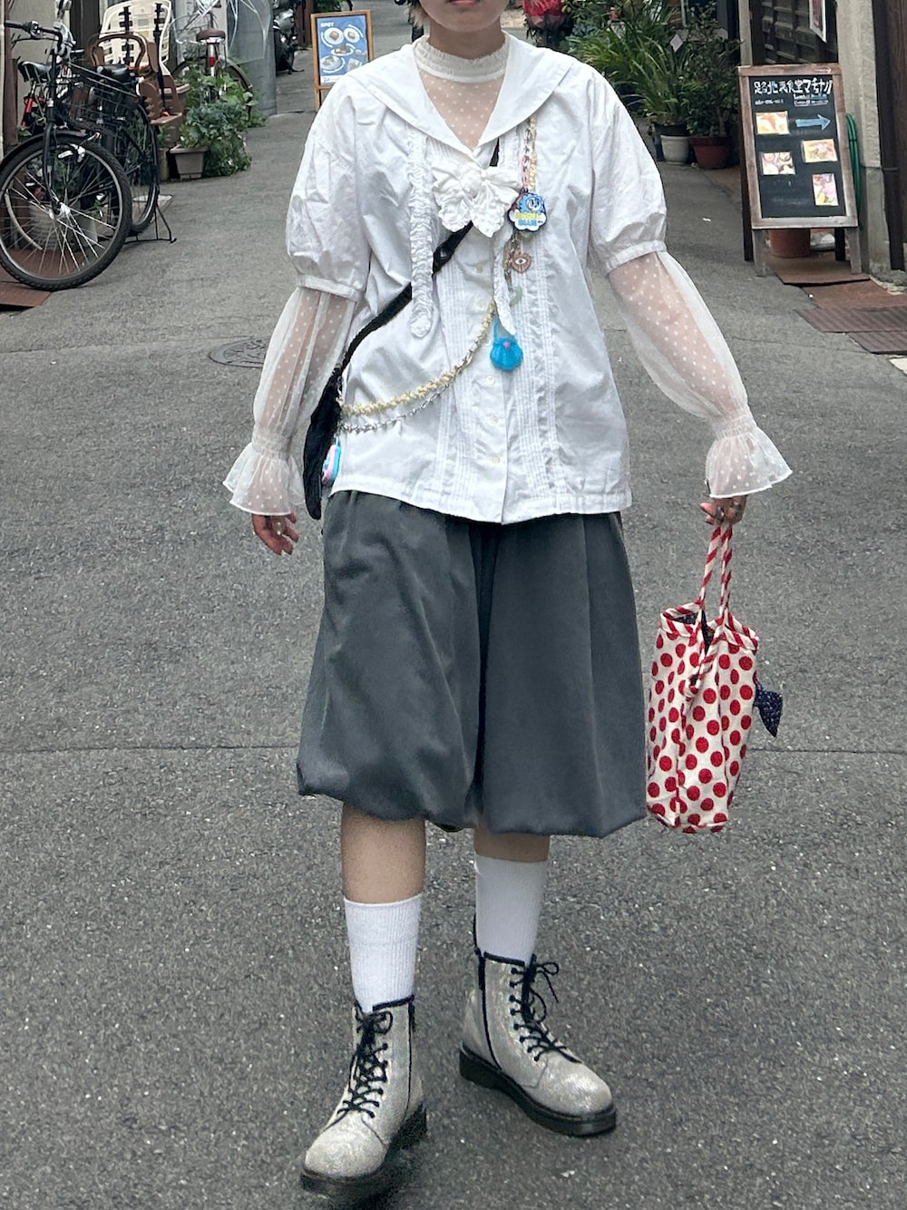 「レイヤードスタイル、夏コーデ、お洒落さんとつながりたい、きれいめカジュアル、着回しコーデ、低身長、低身長コーデ、オトナカジュアル、休日コーデ、ブラウス、古着MIX、古着」｜「kettyのused（シャツ/ブラウス、ホワイト系）」を使った、nijimiさん（レディース・152cm）の夏コーディネートの1枚目の写真