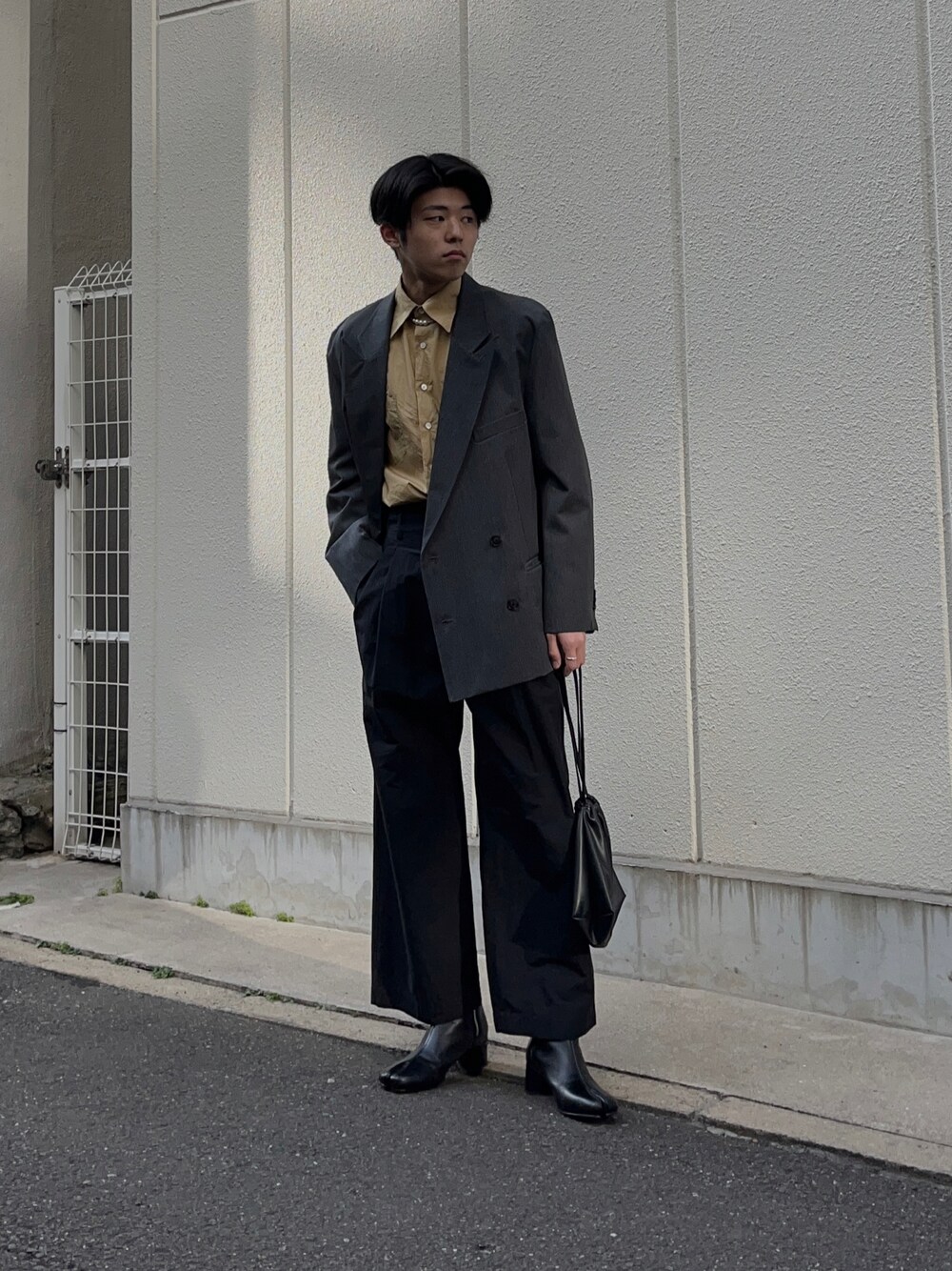 「シンプル、メンズファッション、今日のコーデ、おしゃれさんと繋がりたい、シャツスタイル、キレイめ、冬、モード、outfit、ほめられ本命コーデ、タックパンツ、ハイウエスト、テーラードジャケット」｜「RYO TAKASHIMAのアイテム（テーラードジャケット、グレー系）」を使った、soshikiさん（メンズ・175cm）の冬コーディネートの1枚目の写真