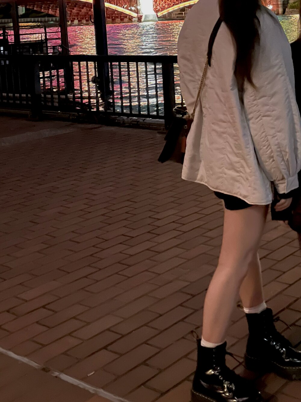 「H&MのH&M - ハイウエスト ツイルショートパンツ - ブラック（その他パンツ、ブラック系）」を使った、0110naさん（レディース・161cm）の冬コーディネートの1枚目の写真