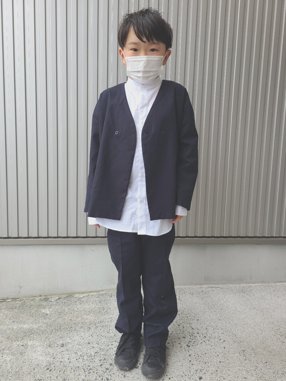 「卒園式、おとこのこ、男の子、フォーマル、入学式、スーツスタイル」｜「CONVERSEのCONVERSE CHILD ALL STAR N Z HI (ブラックモノクローム)（スニーカー、ブラック系）」を使った、akipipnさん（キッズ・120cm）の春コーディネートの1枚目の写真