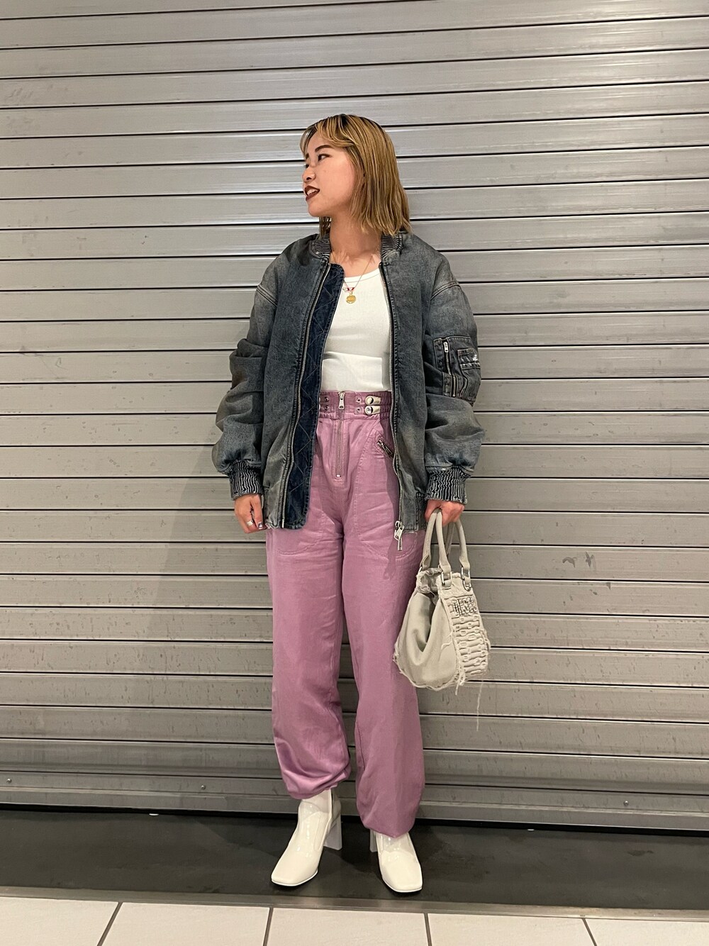 「秋服コーデ、Diesel、ピンク、デニムジャケット」｜「DIESELのレディース レザー アンクル ブーツ（ブーツ、ホワイト系）」を使った、ちゃんしいさん（レディース・156cm）の秋コーディネートの1枚目の写真
