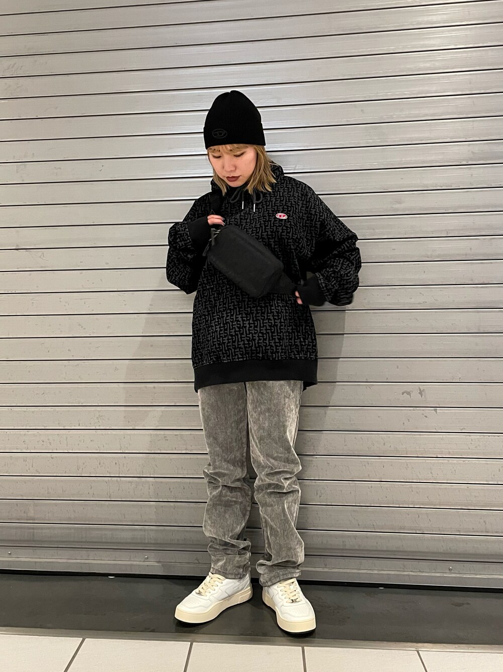 「モノグラム、Diesel、メンズライク、デニム、FW22」｜「DIESELのDIESEL SS22 メンズ デニム ベルベット グレー（デニムパンツ、グレー系）」を使った、ちゃんしいさん（レディース・156cm）の秋コーディネートの1枚目の写真