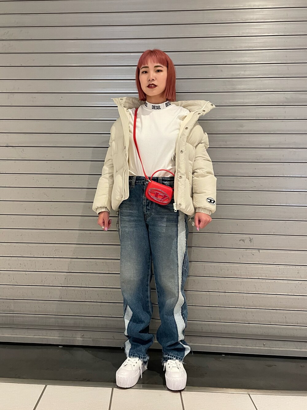 「DIESELのレディース レザー ミニクロスボディバッグ（ショルダーバッグ、レッド系）」を使った、ちゃんしいさん（レディース・156cm）の秋コーディネートの1枚目の写真