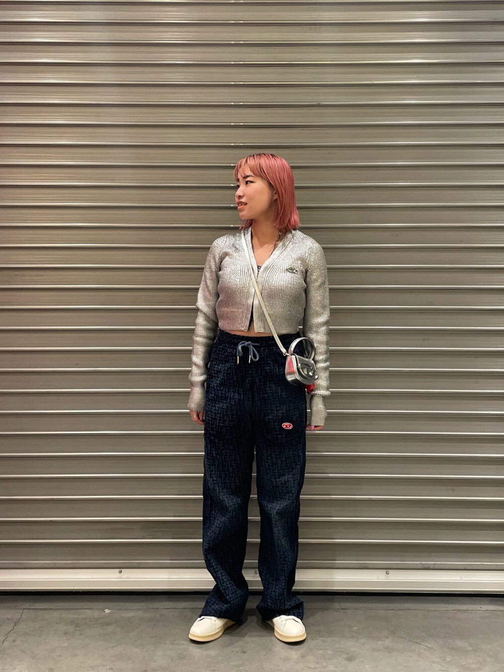 「Diesel、カーディガン、キラキラ」｜「DIESELのレディース ニット カーディガン ショート丈（カーディガン/ボレロ、グレー系）」を使った、ちゃんしいさん（レディース・156cm）の冬コーディネートの1枚目の写真