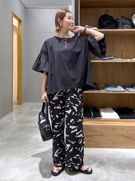 「LEPSIM（レプシィム）の異素材フリルBIGT　242843（Tシャツ/カットソー、ブラック系）」を使った、m.a.k.oさん（レディース・166cm）の夏コーディネート
