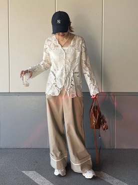 「LEPSIM（レプシィム）のターンナップ配色ラインパンツ　637618（その他パンツ、ベージュ系）」を使った、m.a.k.oさん（レディース・166cm）の春コーディネート