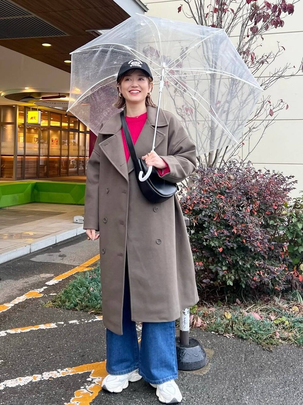 「着痩せ・細見え、高見え、体型カバー、ママコーデ、高身長、LEPSIM、コート、デニムパンツ」｜「LEPSIMのウーリーダブルロングコート　183990（チェスターコート、ブラウン系）」を使った、m.a.k.oさん（レディース・166cm）の冬コーディネートの1枚目の写真