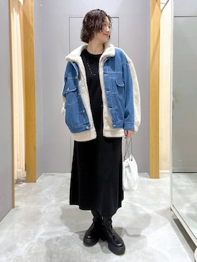 「アイテム（デニムジャケット）」を使った、m.a.k.oさん（レディース・166cm）の秋コーディネート