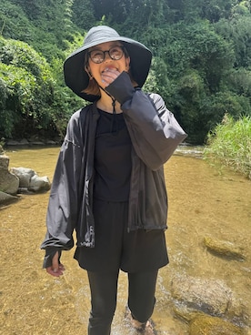 「LEPSIM（レプシィム）の調光ファッショングラス　451342（メガネ、ブラック系）」を使った、m.a.k.oさん（レディース・166cm）の夏コーディネート