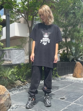 「UNKNOWN LONDON（アンノウン・ロンドン）のUNKNOWN LONDON/アンノウンロンドン/BLACK CROSS RHINSTONE JOGGER PANT/ラインストーン（スウェットパンツ、ブラック系）」を使った、Arisa Suzukiさん（レディース・156cm）の夏コーディネート