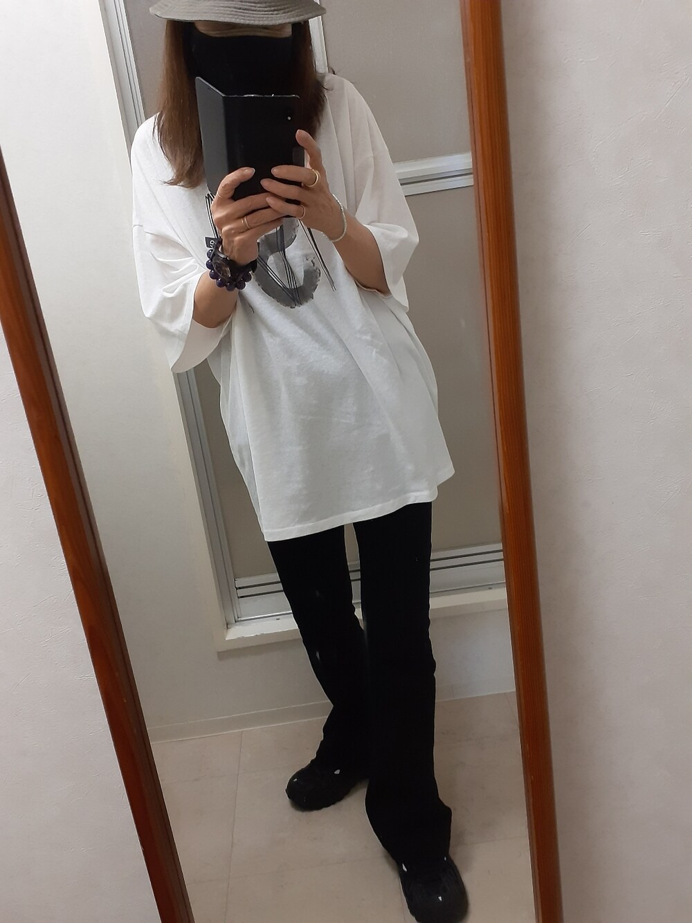 「LA MER COLLECTIONSのアイテム（Tシャツ/カットソー、ホワイト系）」を使った、ribenjicyanさん（レディース・154cm）の秋コーディネートの1枚目の写真
