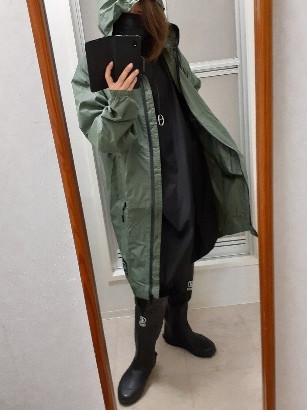 「KiUのアイテム（その他アウター、グリーン系）」を使った、ribenjicyanさん（レディース・154cm）の春コーディネートの1枚目の写真