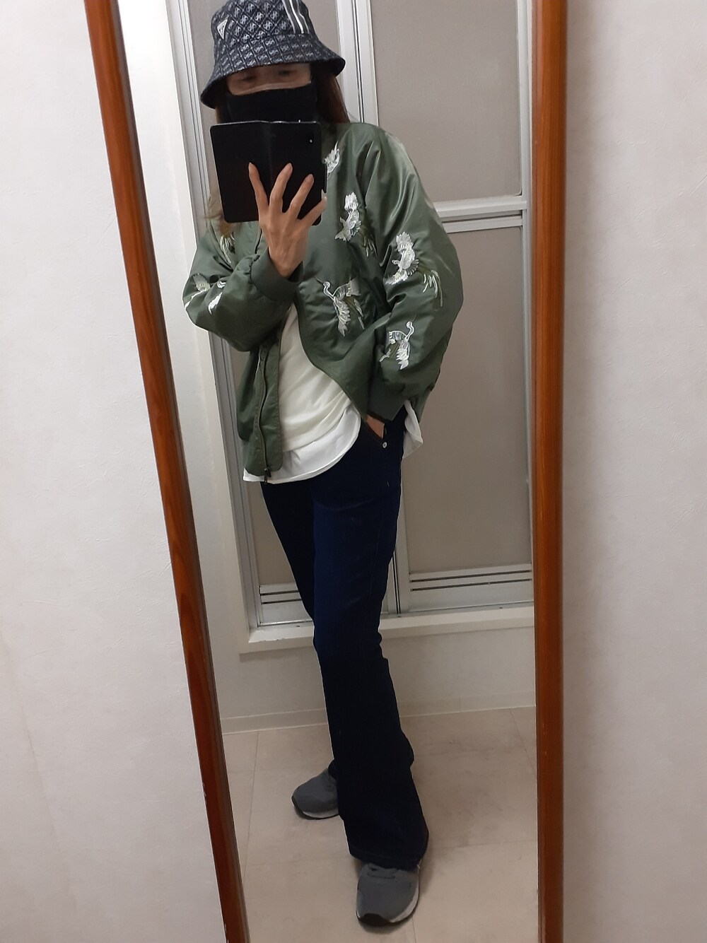 「Guessのアイテム（帽子、ブルー系）」を使った、ribenjicyanさん（レディース・154cm）の秋コーディネートの1枚目の写真