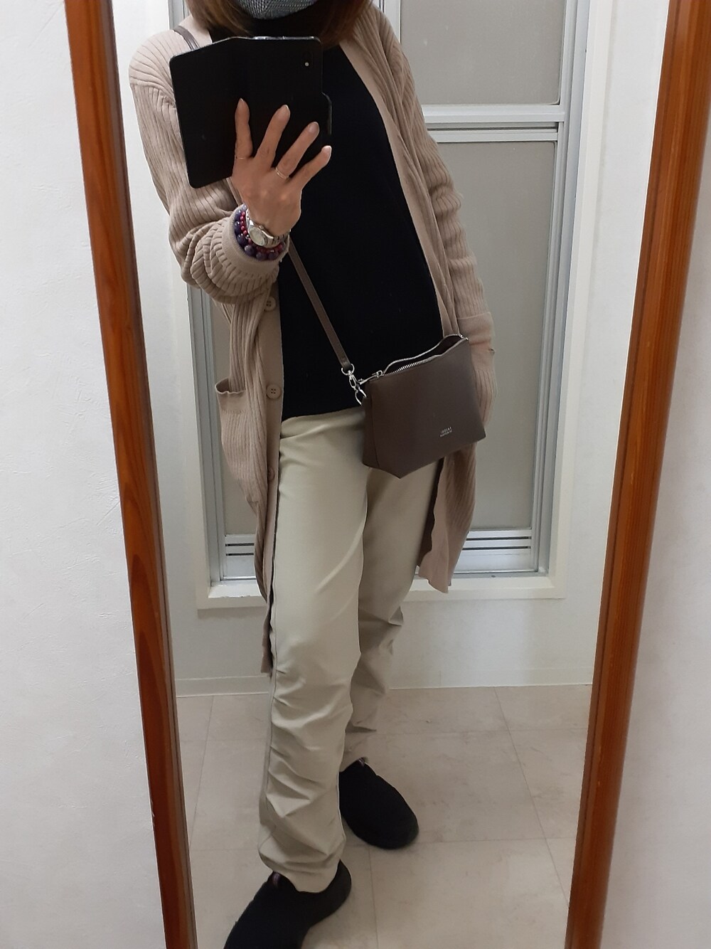 「and it_のアイテム（カーディガン/ボレロ、ブラウン系）」を使った、ribenjicyanさん（レディース・154cm）の春コーディネートの2枚目の写真