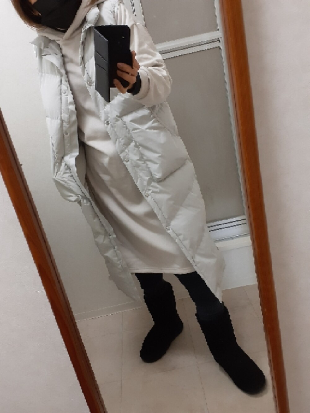 「DoCLASSEのアイテム（ダウンベスト、ホワイト系）」を使った、ribenjicyanさん（レディース・157cm）の冬コーディネートの1枚目の写真