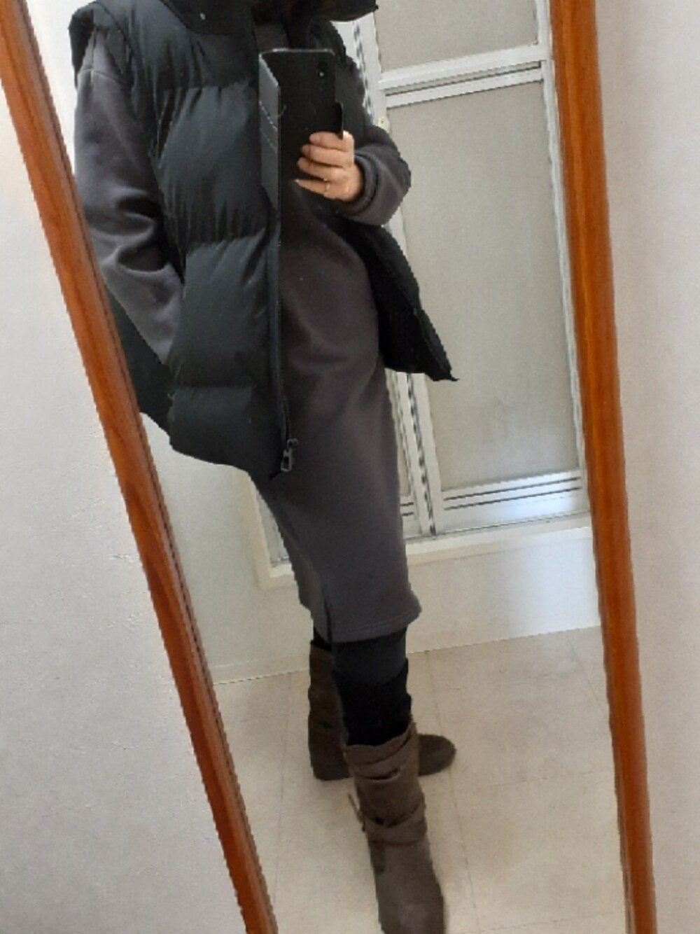 「Re:EDITのアイテム（ダウンベスト、ブラック系）」を使った、ribenjicyanさん（レディース・157cm）の冬コーディネートの1枚目の写真