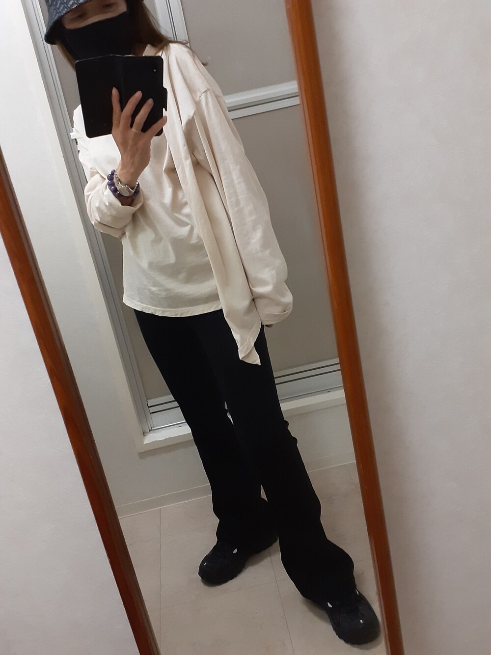 「Guessのアイテム（ハット、ブルー系）」を使った、ribenjicyanさん（レディース・154cm）の秋コーディネートの1枚目の写真
