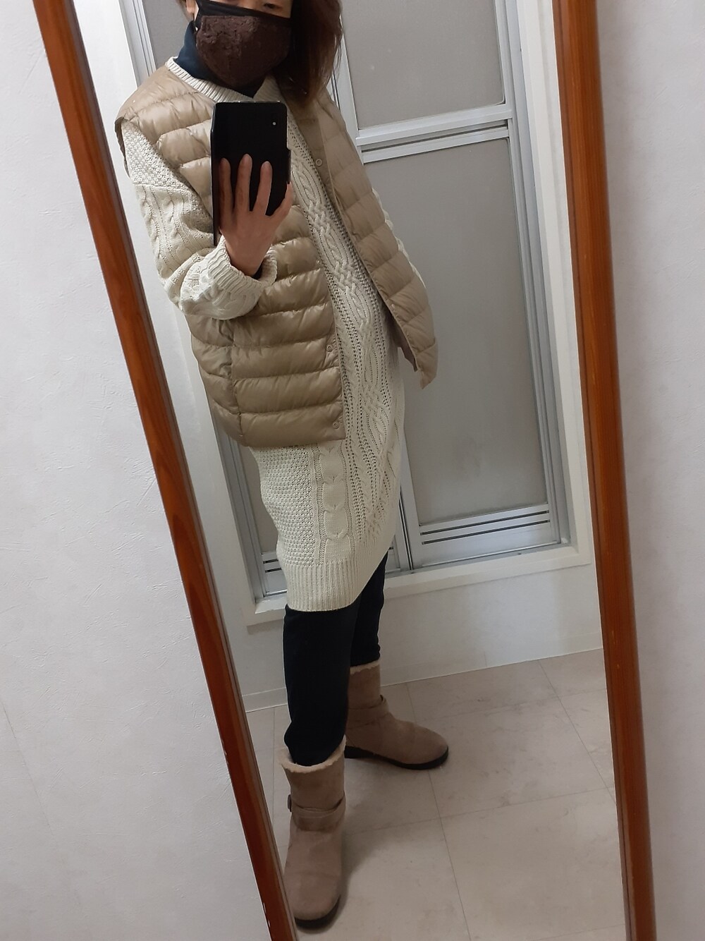 「UNIQLOのアイテム（ダウンベスト、ゴールド系）」を使った、ribenjicyanさん（レディース・154cm）の冬コーディネートの1枚目の写真