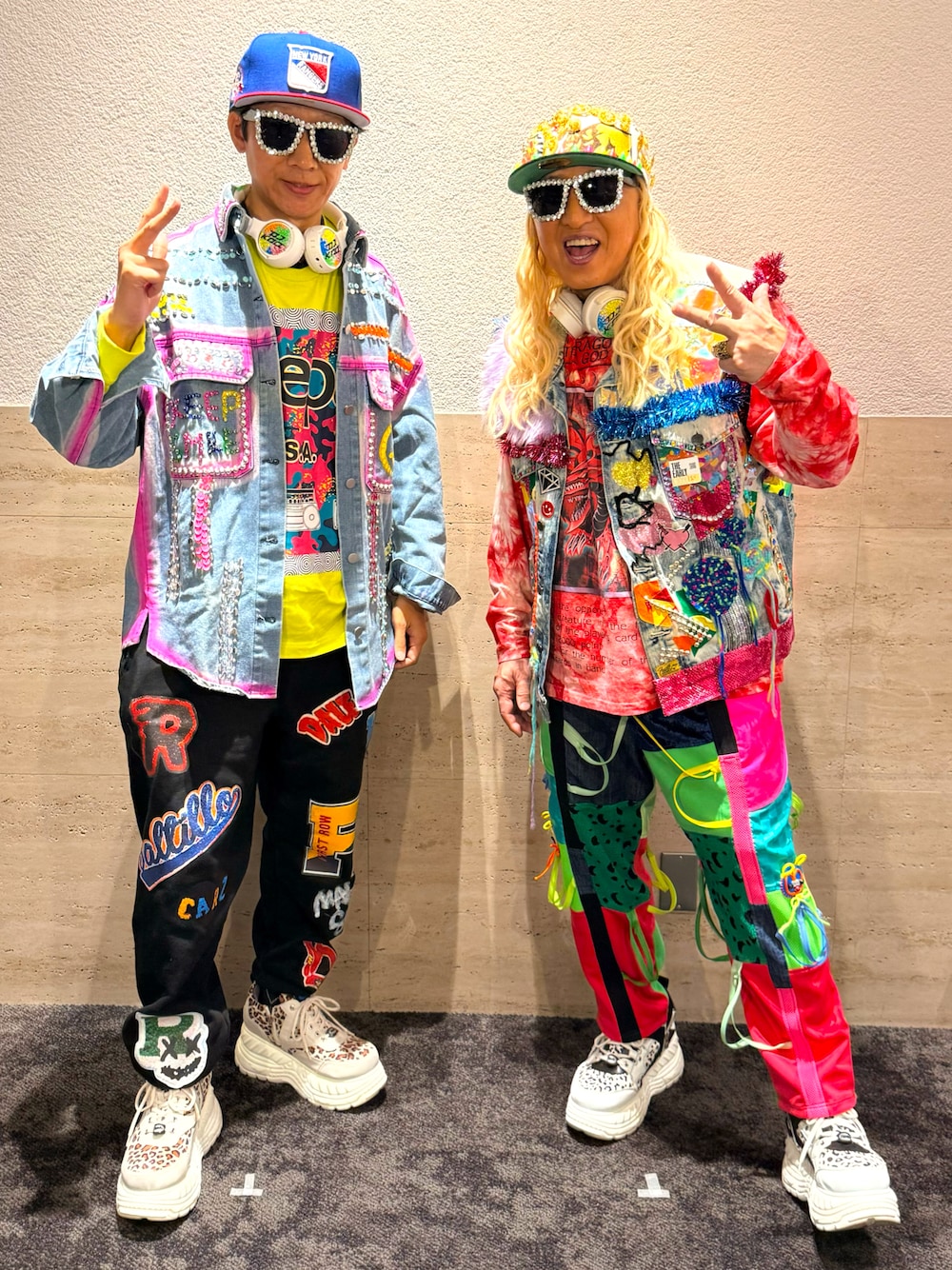 「派手、キャップ、ブルー、NEW ERA、デニムジャケット、イエロー、KAPPA、hyper butiqu、YOSUKE、スウェット、スウェットパンツ、厚底スニーカー、DJ KOO、いいね、save、フォローお願いします🤑、DJ」｜「NEW ERAのアイテム（キャップ、ブルー系）」を使った、☠️HiRoC☠️さん（メンズ・171cm）の冬コーディネートの1枚目の写真
