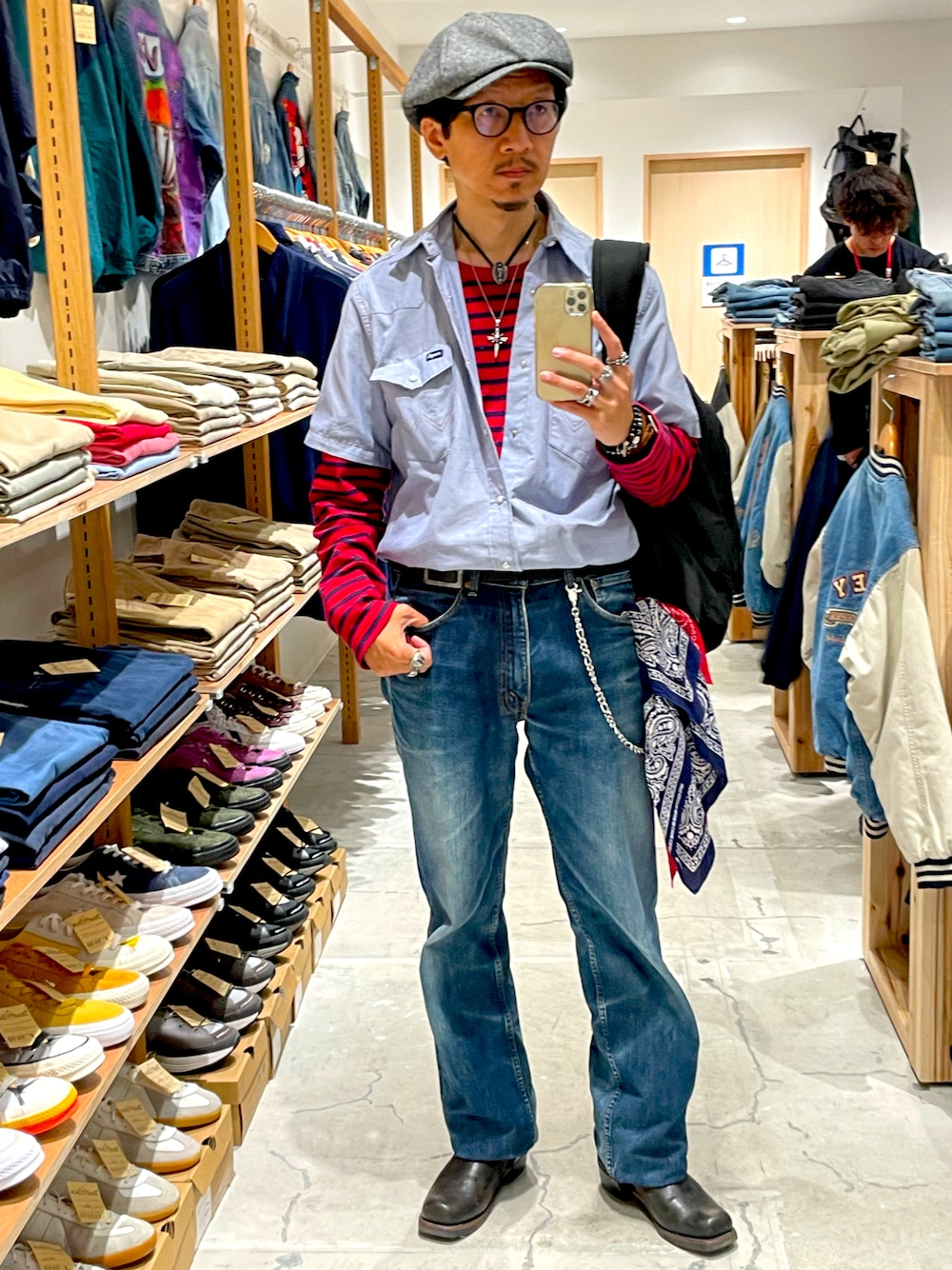 「お洒落さんとつながりたい、ジョニーデップ、キャスケット、ブルー、レッド、Wrangler、ウエスタンシャツ、ボーダーT、デニム、ジーンズ、リーバイス、リングブーツ、バンダナ、いいね、save、フォローお願いします🤑、ユニクロ」｜「韓国製のアイテム（キャスケット、グレー系）」を使った、☠️HiRoC☠️さん（メンズ・171cm）の春コーディネートの1枚目の写真