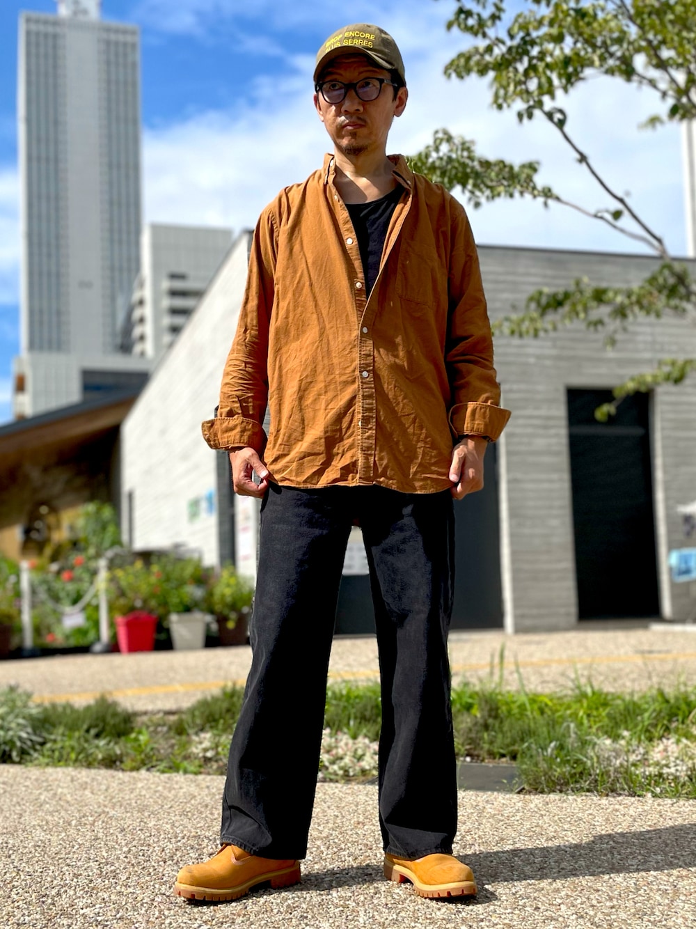 「キャップ、カーキ、タンクトップ、ブラック、H&M、グローバルワーク(GLOBAL WORK)、ブラウン、ボタンダウンシャツ、バギージーンズ、バギーデニム、GU、ティンバーランド、Timberland、秋、いいね、save、フォローお願いします🤑」｜「VINTAGEのアイテム（キャップ、グリーン系）」を使った、☠️HiRoC☠️さん（メンズ・171cm）の秋コーディネートの1枚目の写真