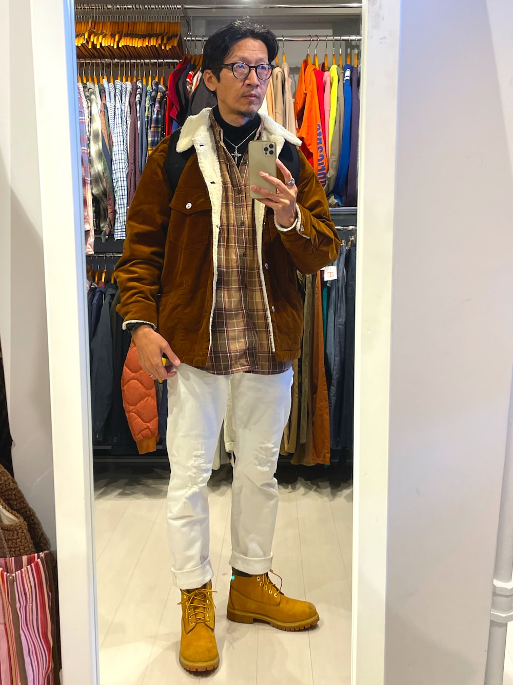 「タートルネック、チェックシャツ、コーデュロイ、ボアジャケット、ブラウン、ホワイト、ワークブーツ、ZARA、GU、ユニクロ、ダメージデニムパンツ、カジュアル、お洒落さんとつながりたい、UNIQLO、Timberland」｜「ZARAのアイテム（ニット/セーター、ブラック系）」を使った、☠️HiRoC☠️さん（メンズ・171cm）の冬コーディネートの1枚目の写真