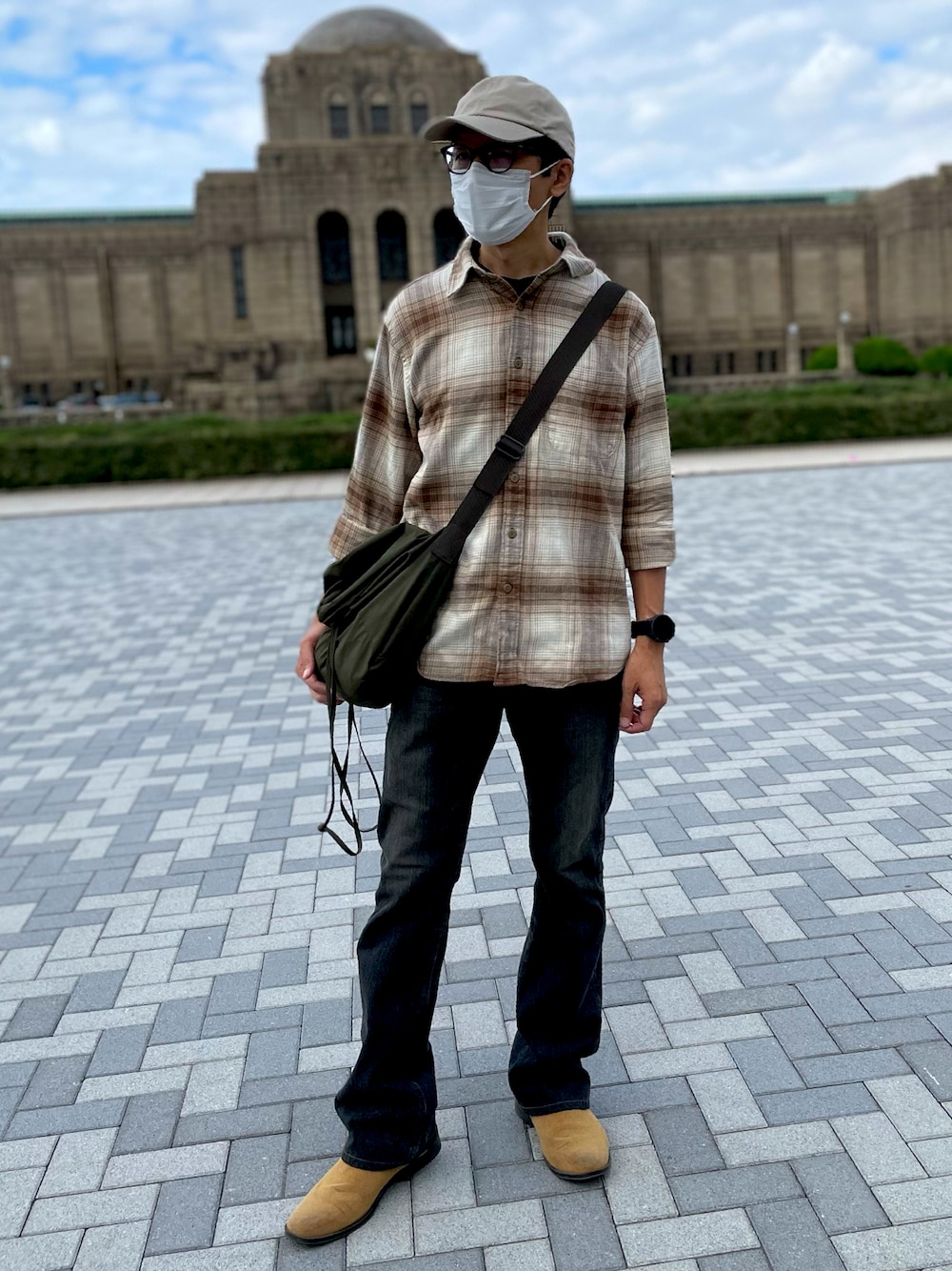 「ユニクロ、秋のコーデ、UNIQLO、エドウィン、EDWIN、アメリカンイーグル、ドローストリングバッグ、サイトゴアブーツ、ブーツカットデニム、フランネルシャツ、チェック、ブラック、古着コーデ、503、秋服準備はじめました」｜「WORKMANのアイテム（キャップ、ベージュ系）」を使った、☠️HiRoC☠️さん（メンズ・171cm）の秋コーディネートの1枚目の写真