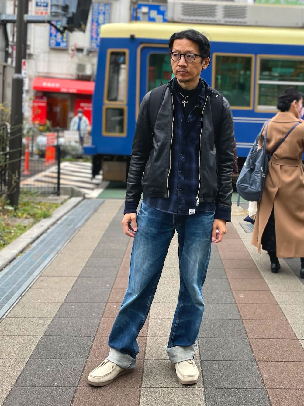 「古着MIX、ライダース、ブラック、ブルー、チェックシャツ、ウエスタンシャツ、タートルネック、ZARA、リーバイス、503、ロールアップ、モカシン、ベージュ、GU、おしゃれさんと繋がりたい」｜「ZARAのタートルネックニット（ニット/セーター、ブラック系）」を使った、☠️HiRoC☠️さん（メンズ・171cm）の冬コーディネートの1枚目の写真