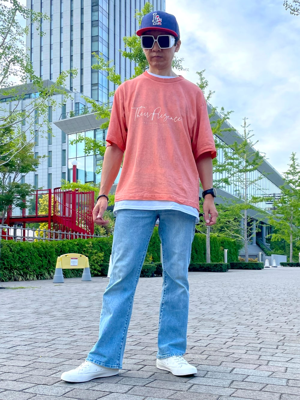 「レイヤードスタイル、夏コーデ、夏だ！Tシャツ着よう！、オレンジ、ホワイト、NEW ERA、ドジャース、キャップ、カジュアルコーデ、デニム、GU、ユニクロ、UNIQLO、いいね、save、フォローお願いします🤑、初夏コーデ」｜「NEW ERAのアイテム（キャップ、ブルー系）」を使った、☠️HiRoC☠️さん（メンズ・171cm）の夏コーディネートの1枚目の写真